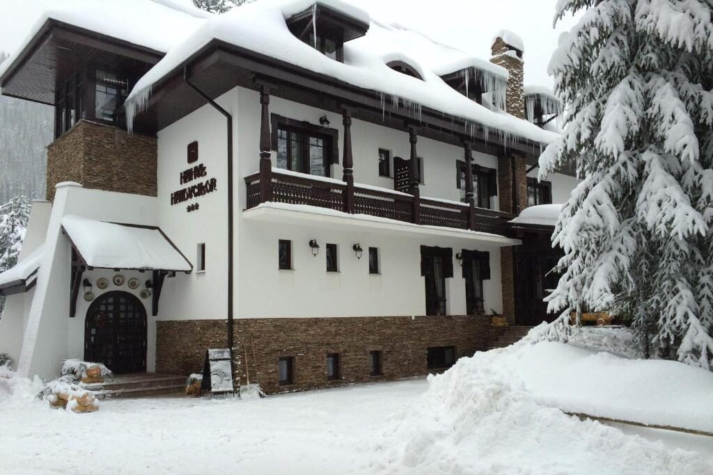 Accommodation on the Transalpina Road in ROmania - Hanul Haiducilor