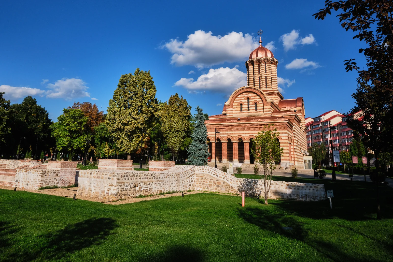 City of Targoviste in Romania - Sights of Targoviste - Chindia Park