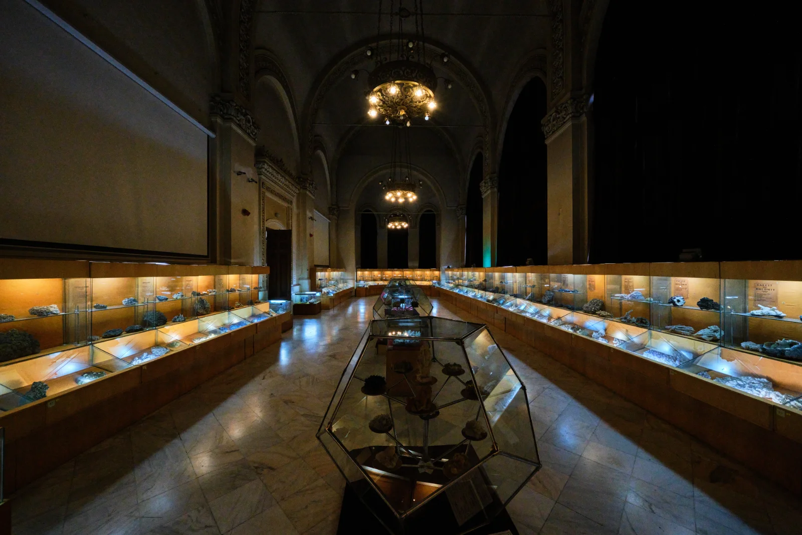 Other Sights and Monuments of Bucharest - Geology Museum 2