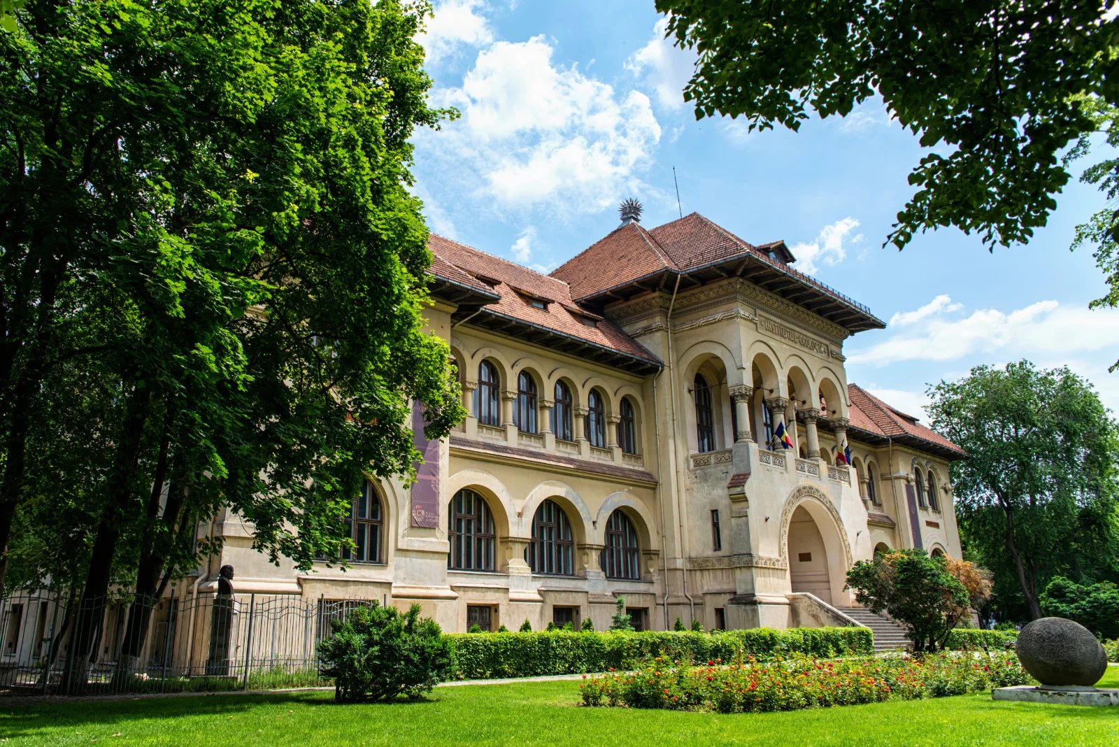 Other Sights and Monuments of Bucharest - Geology Museum