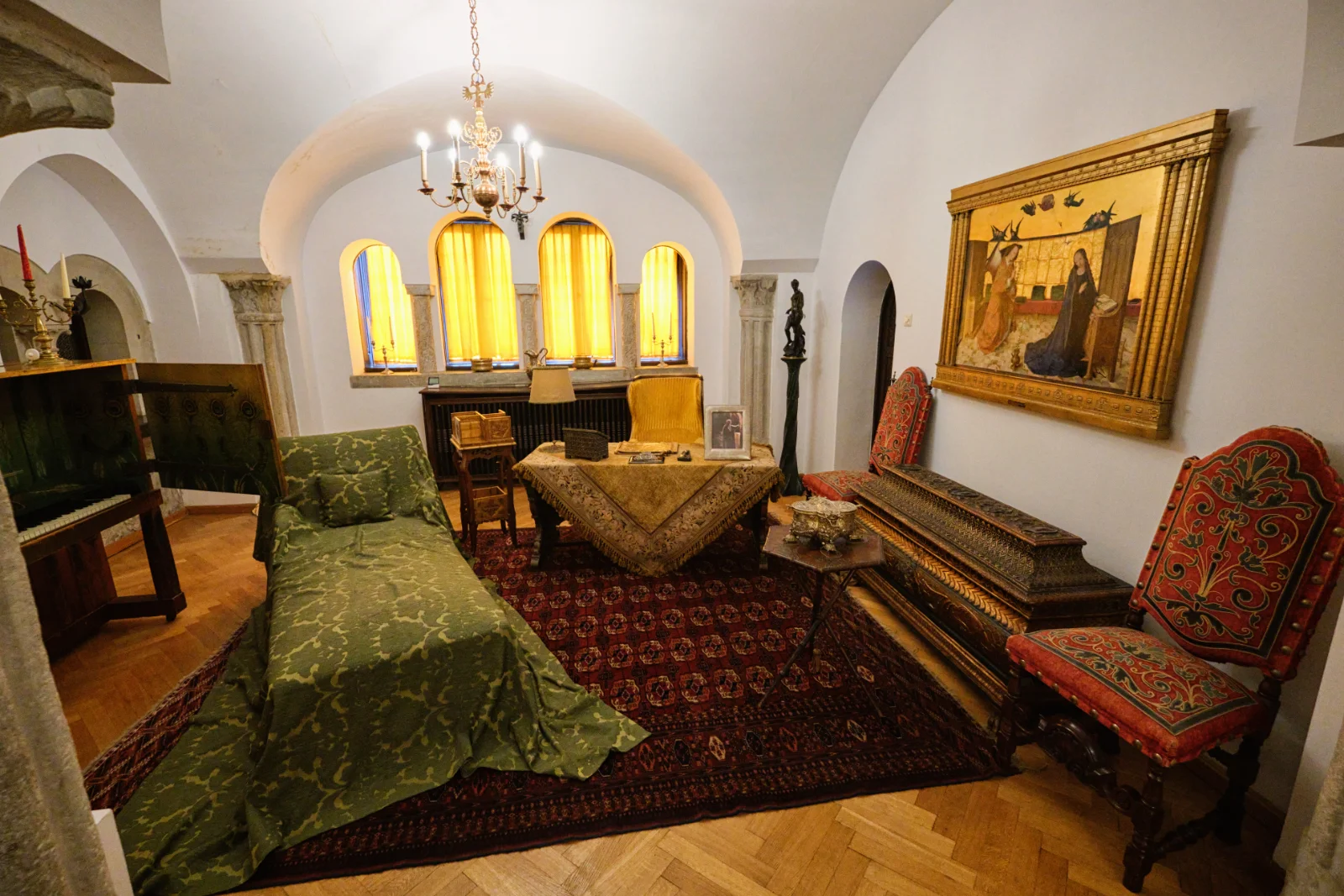 Pelisor Castle in Sinaia Romania 04