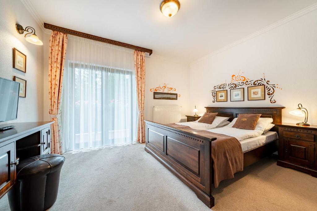 Accommodation recommendation near Peles Castle - Regal Hotel