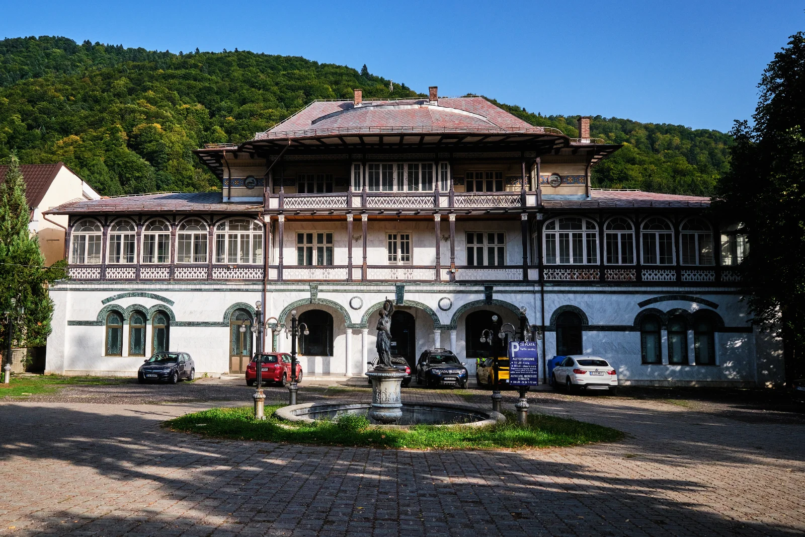 Town of Sinaia on Prahova Valley in Romania 01