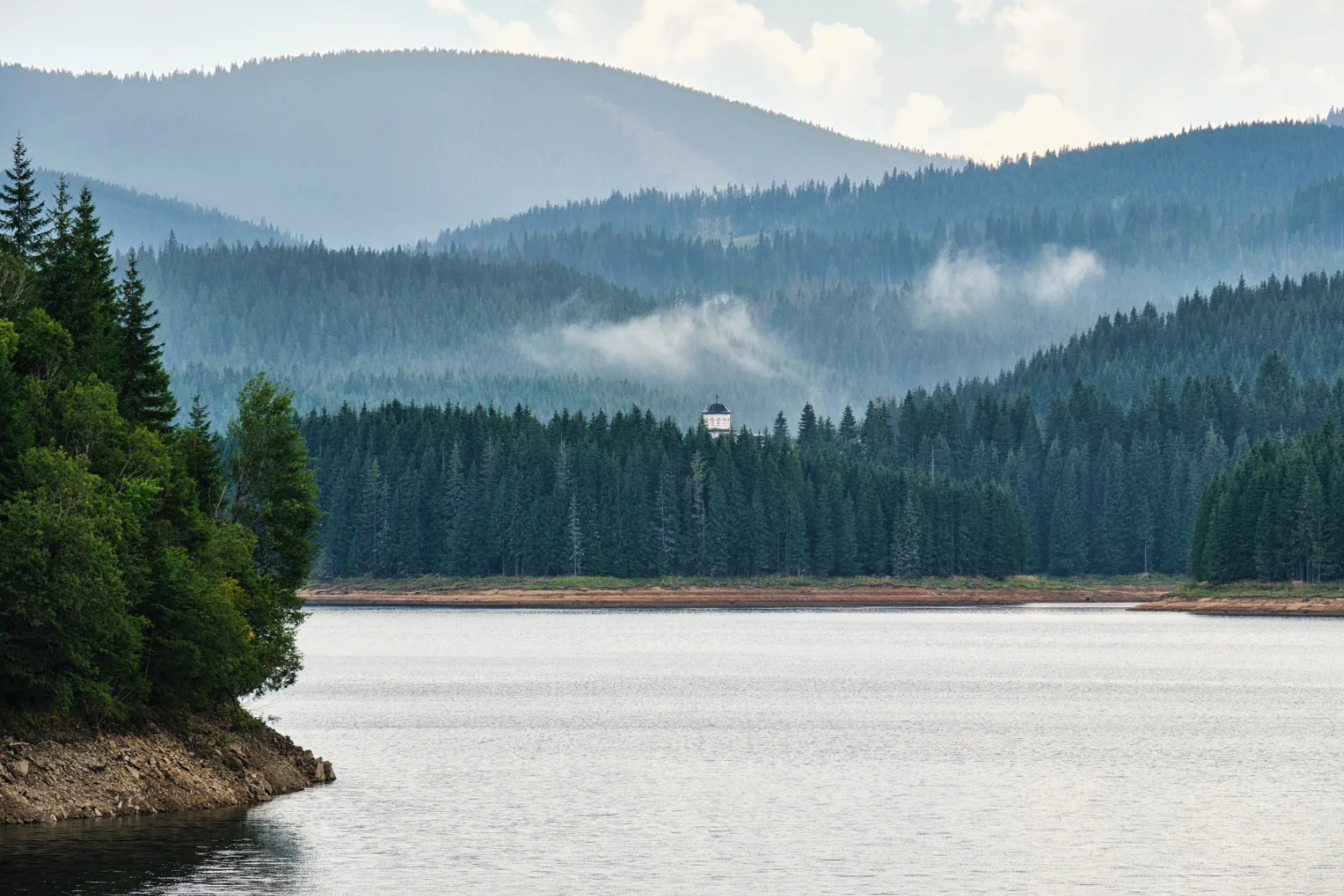 Transalpina Mountain Road in Romania - Oasa Lake and Sureanu Mountains