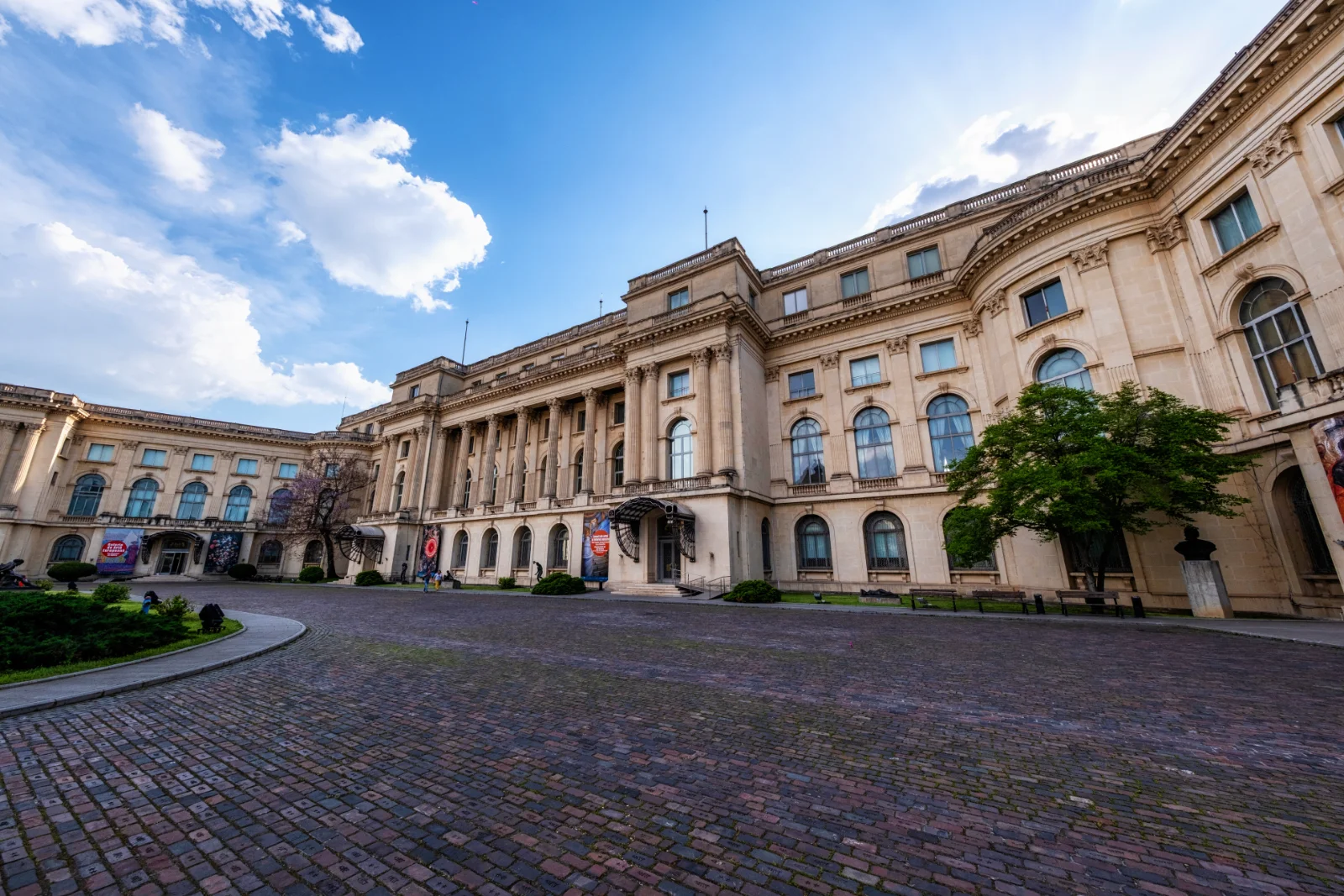 Victory Avenue of Bucharest - National Art Museum 0