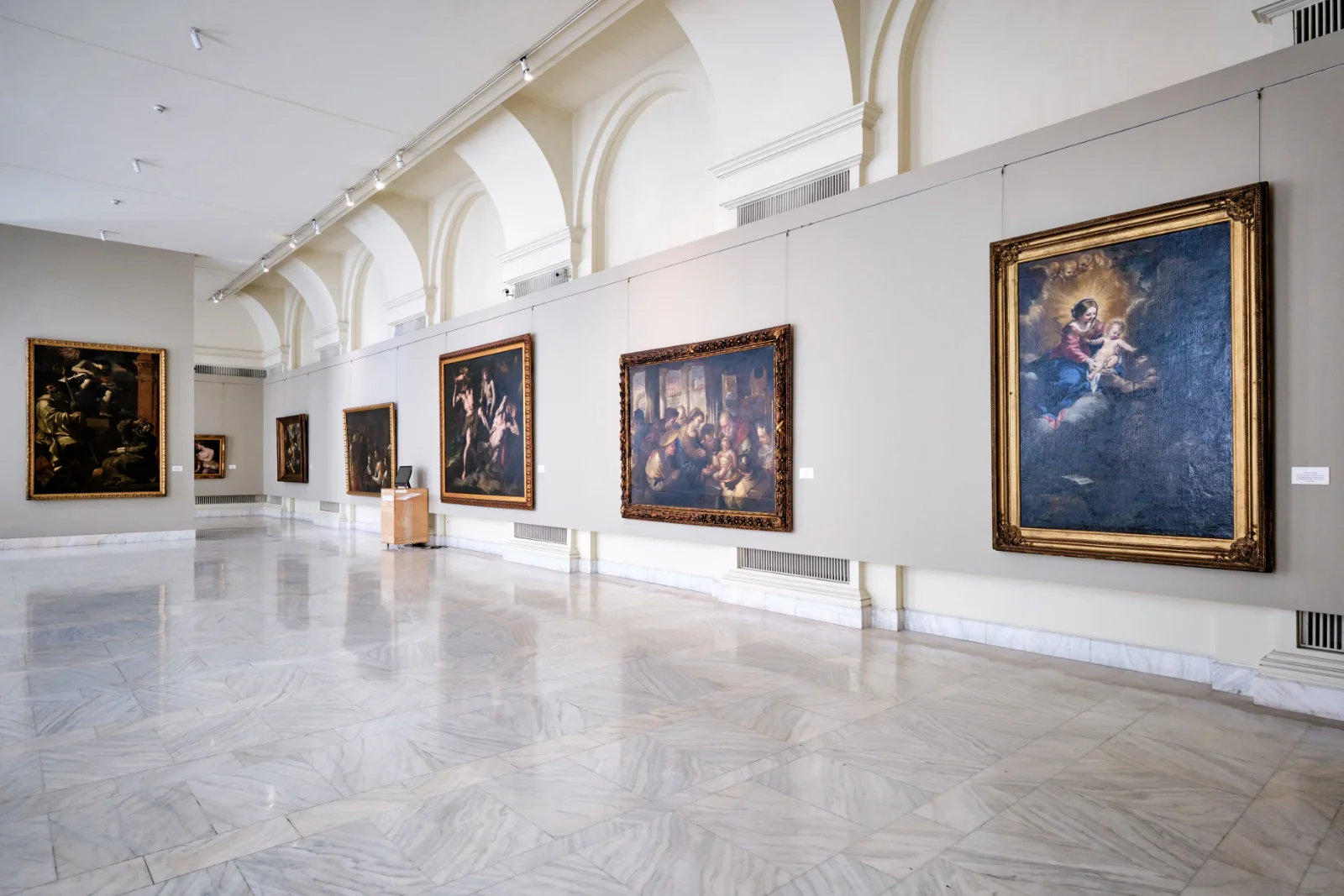 Victory Avenue of Bucharest - National Art Museum 1